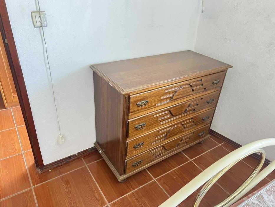 cómoda de madeira de 4 gavetas como nova