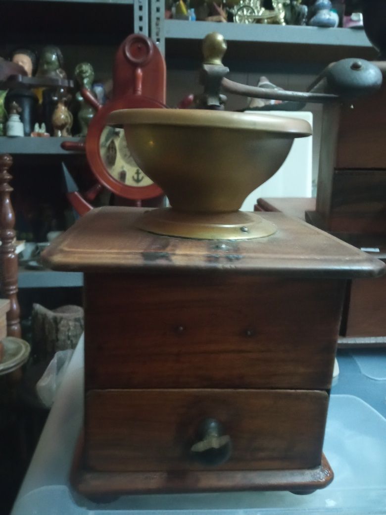 Moinhos de café, para uso ou decoração. todos funcionam. Preços divers