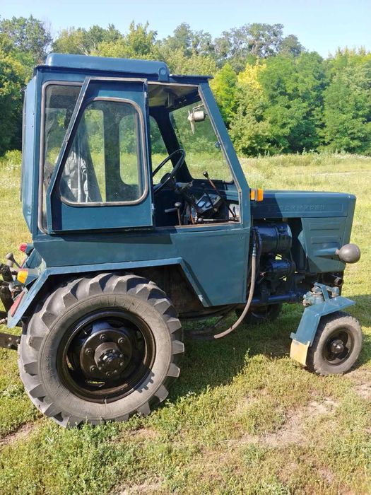 Саморобний трактор з повним навісним обладнання