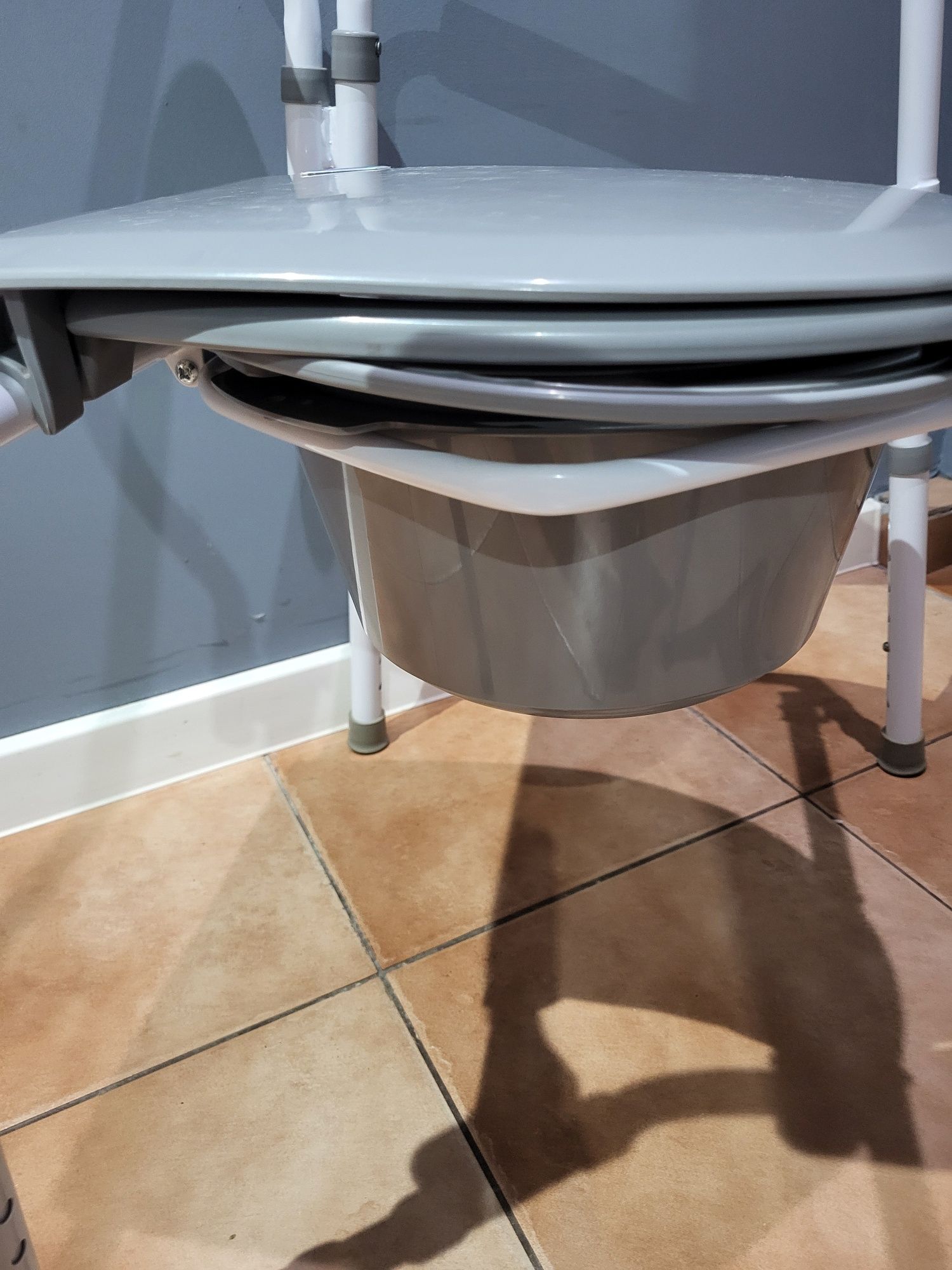 Przenośna toaleta krzeslo WC senior nie używane timago
