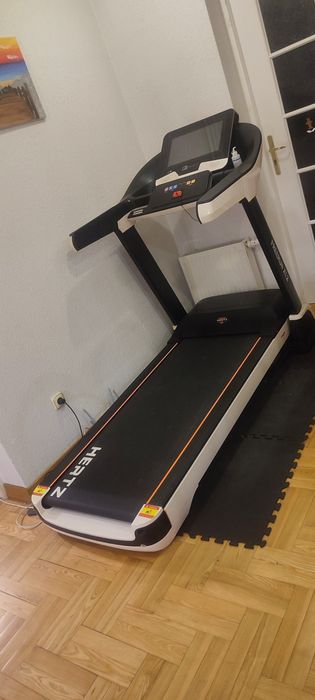 Bieżnia Elektryczna Hertz Freerun XT.2 – Idealna do Treningu Domowego!