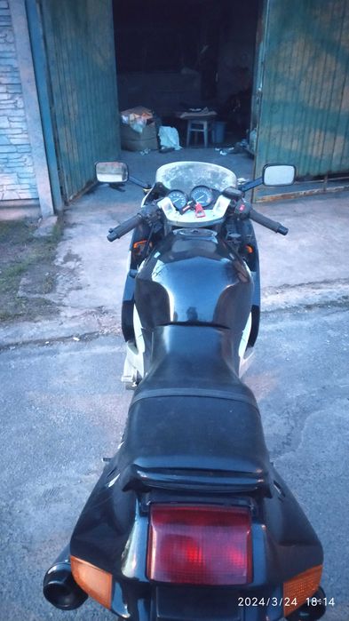 Kawasaki ZZR600 (1gen)