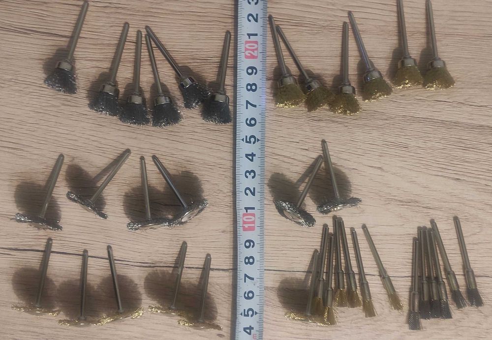 Sprzedam zestaw małych szczotek drucianych 36szt !!!