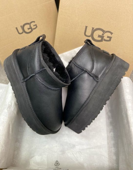 Шкіряні жіночі чорні уггі з хутром ugg Ultra  Black Platform Leather