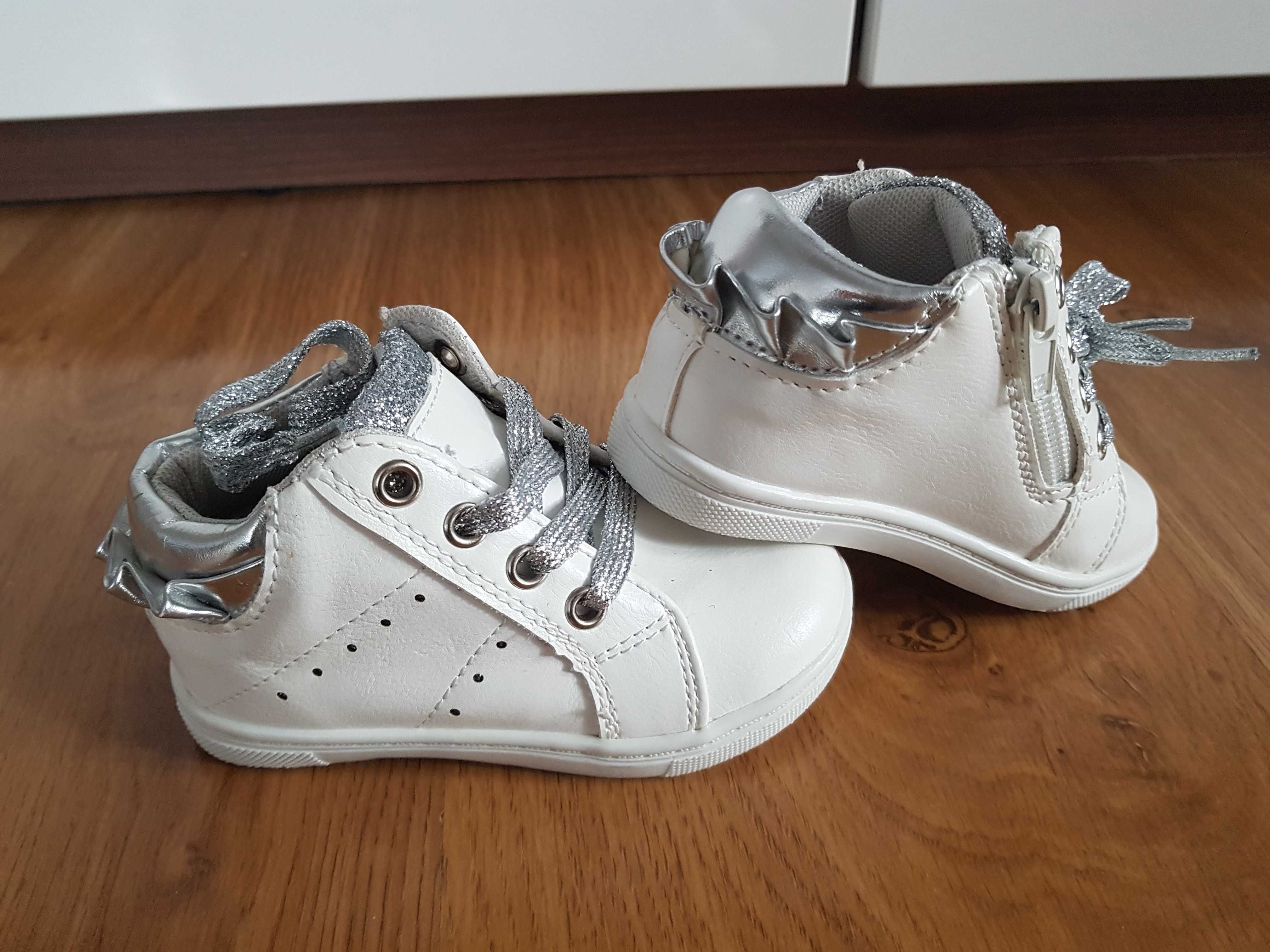 Białe nowe buty Sprox 21