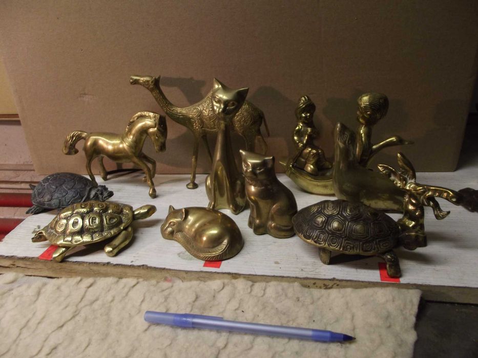 mosiężne figurki zwierzęta