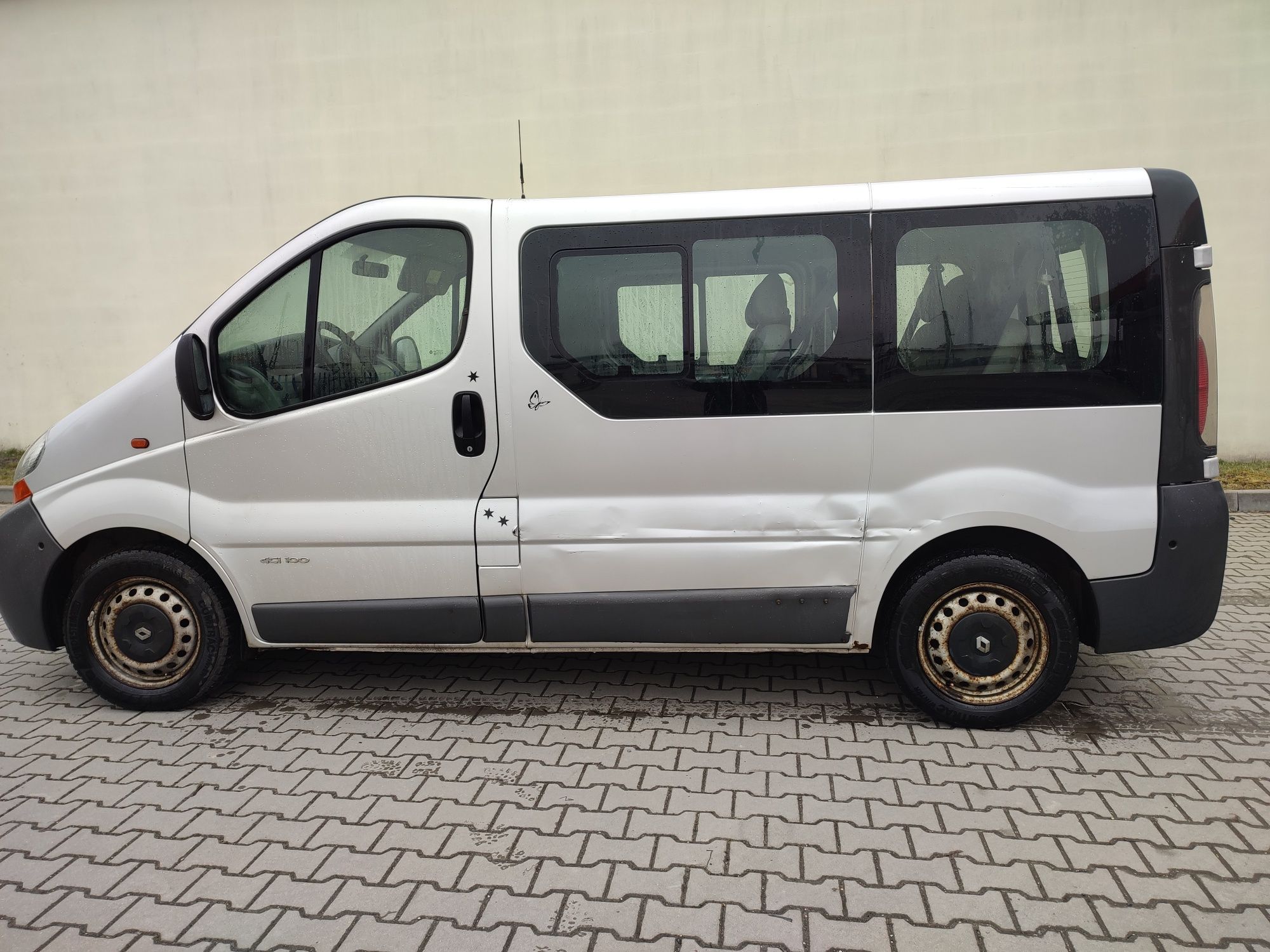 Renault Trafic 9 osobowy