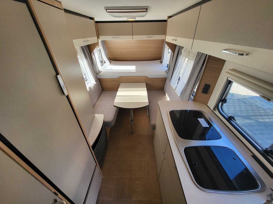 Wynajem przyczepa kempingowa 6 osobowa LMC Sassino 470 K DMC 1200 kg