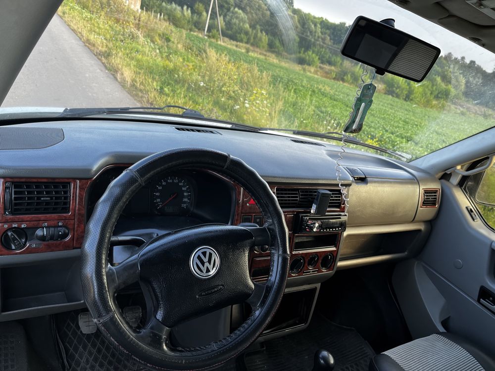 Volkswagen T-4. 2,5