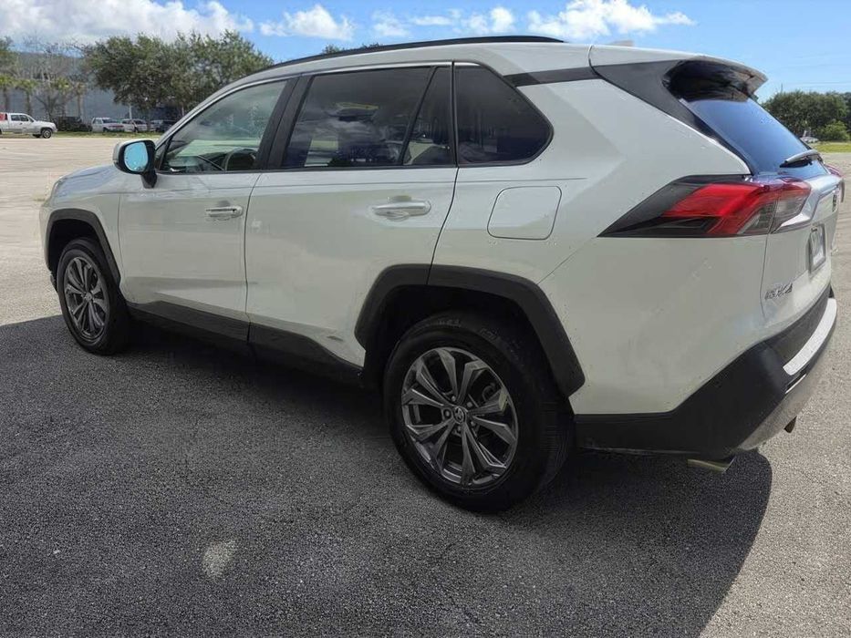 Toyota RAV4      2022