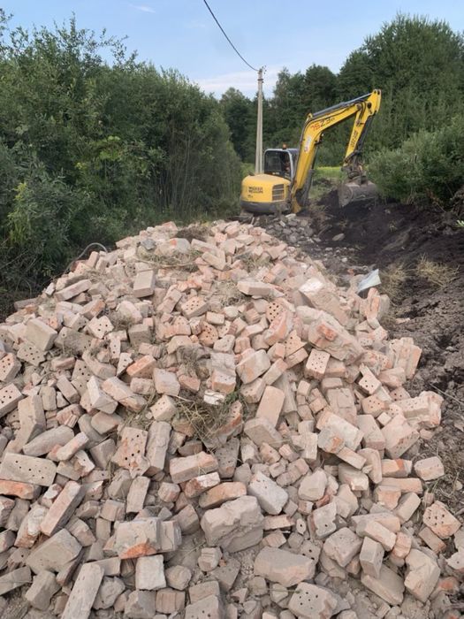 Бой кирпича | бій цегли | висипка на дорогу