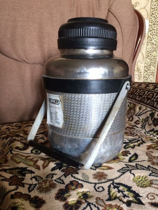 Продам Термос фирмы "Темет" на 3 литра и 4 литра
