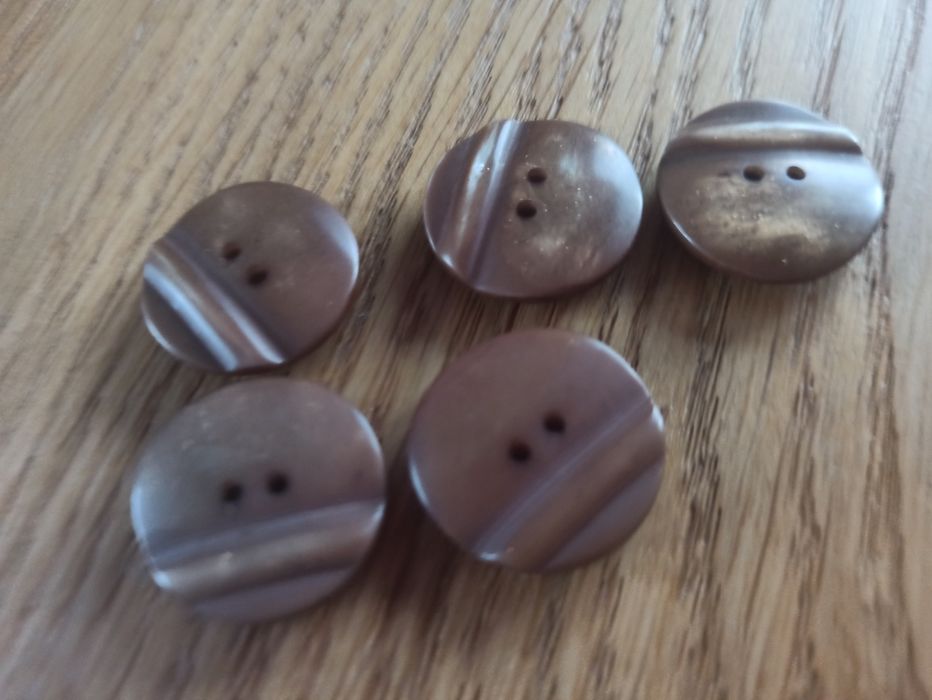 Guziki  63 szt różnej średnicy