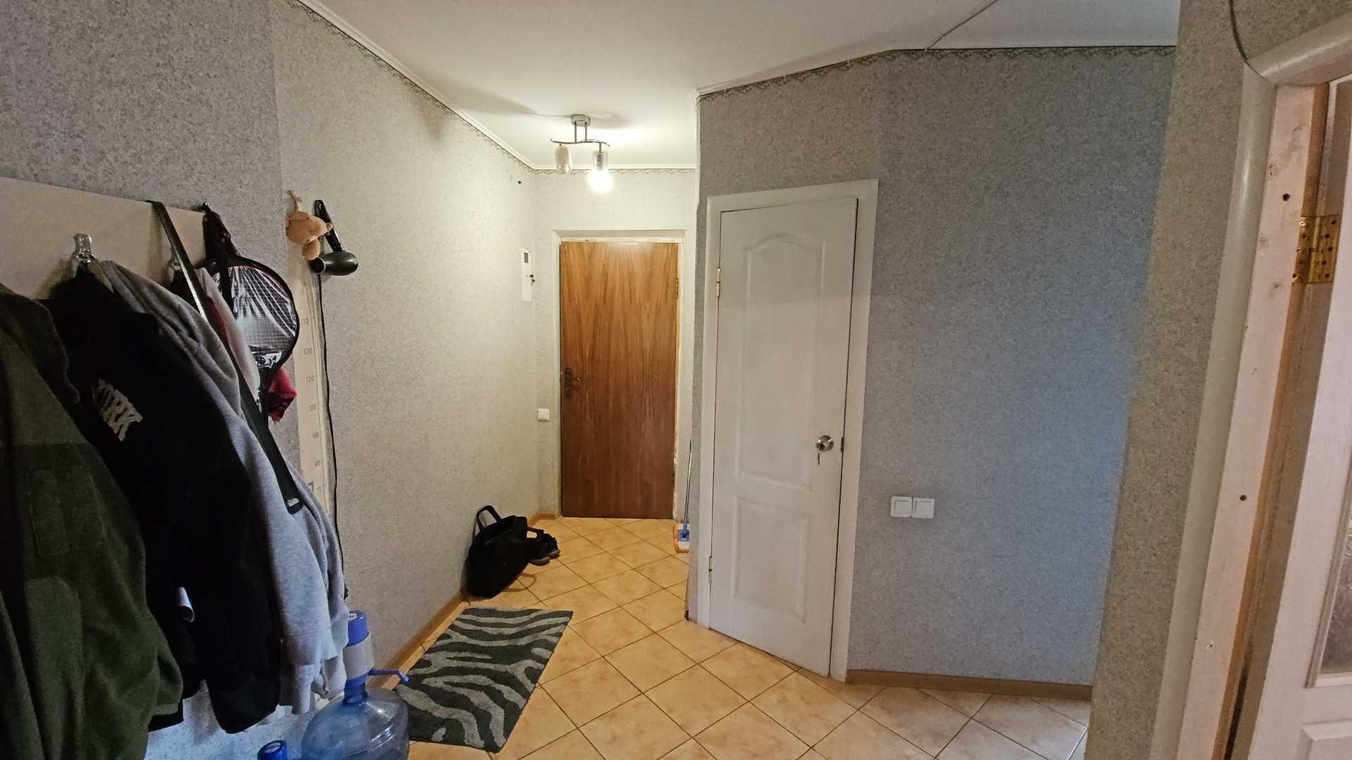 Двох кімнатна квартира з ремонтом - район ЦИНС.