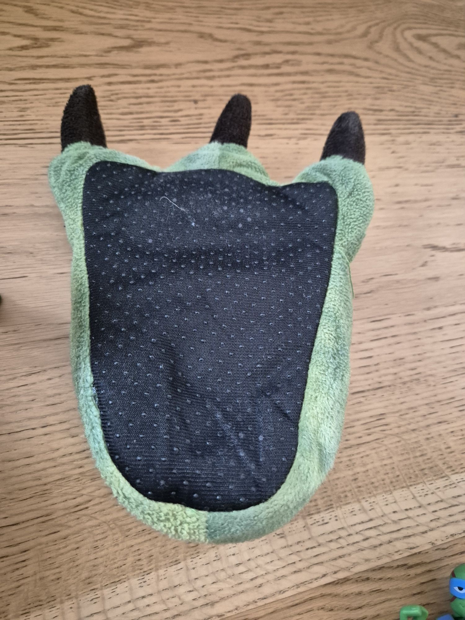 Hulk kapcie i figurka