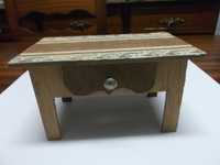 Miniatura, mesa em madeira