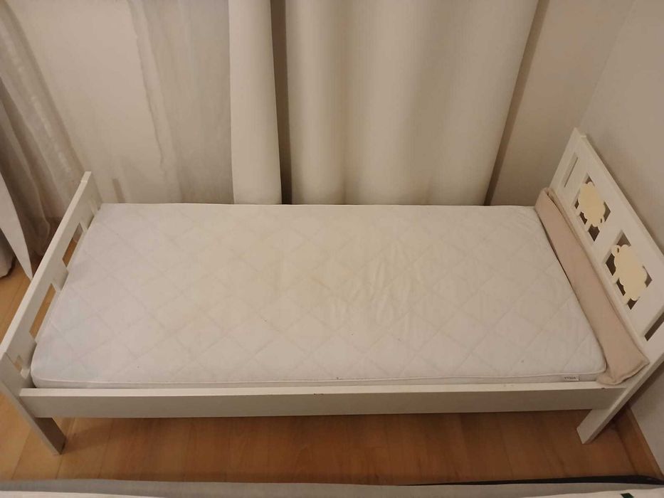 Cama de criança IKEA Kritter (estrutura, estrado colchão e laterais)