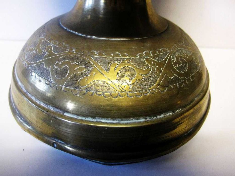 grande antigo pé de candeeiro oriental lindamente elaborado