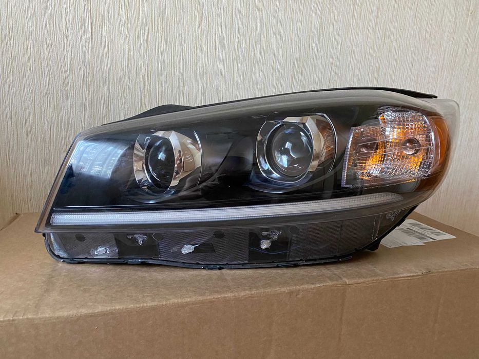 Фара Kia Sorento 2016-2020 США галоген +LED
92101C6500