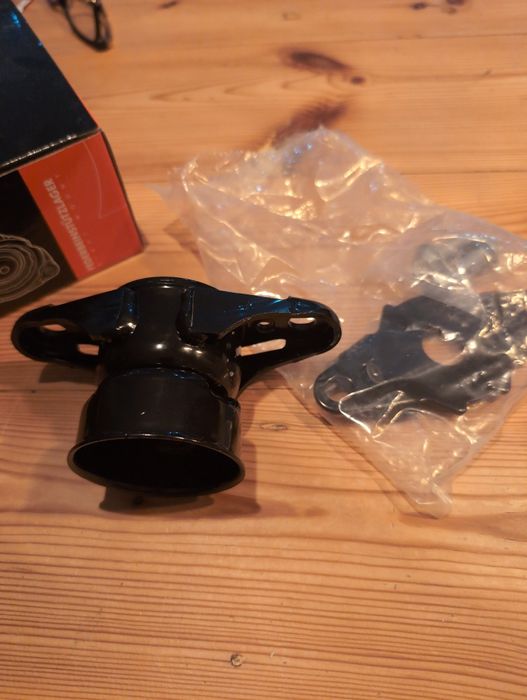 Mocowania amortyzatora Jeep grand Cherokee wk2