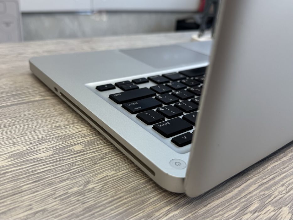 MacBook Pro 13  Late 2011 / i5 / RAM 8 / SSD 120 GB / Silver