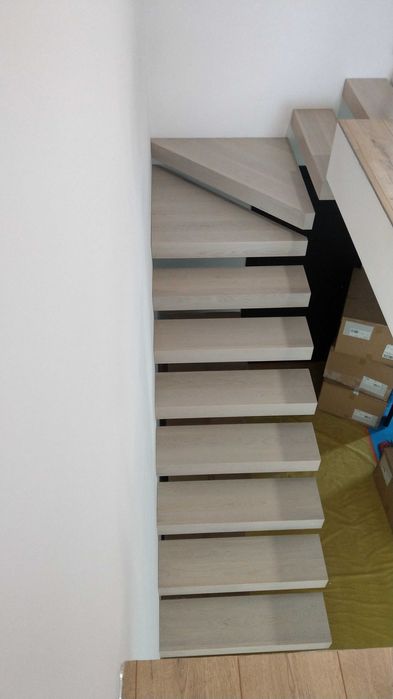 Stopnie dębowe Schody Półkowe Wspornikowe na konstrukcje