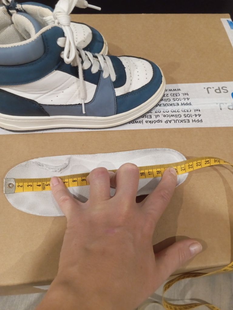 Buty chłopięce w rozmiarze 33
