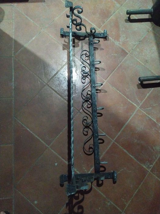 Duży stary wieszak ścienny  z półką metalowy 106 x 36 cm rustykalny