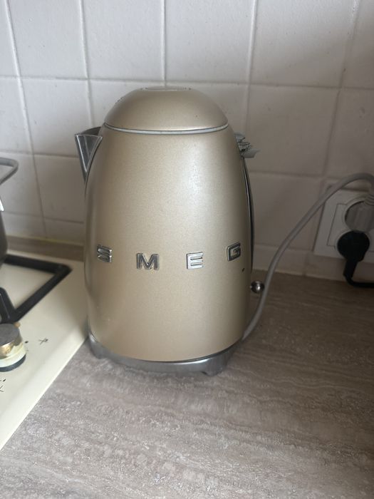 Czajnik SMEG, zloty ulamana raczka