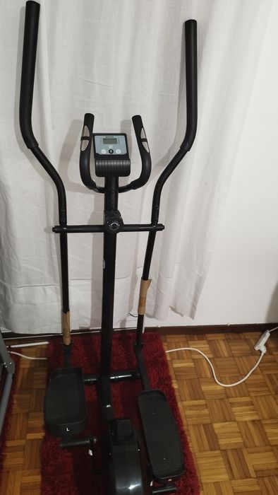 Elíptica mais espelho grande