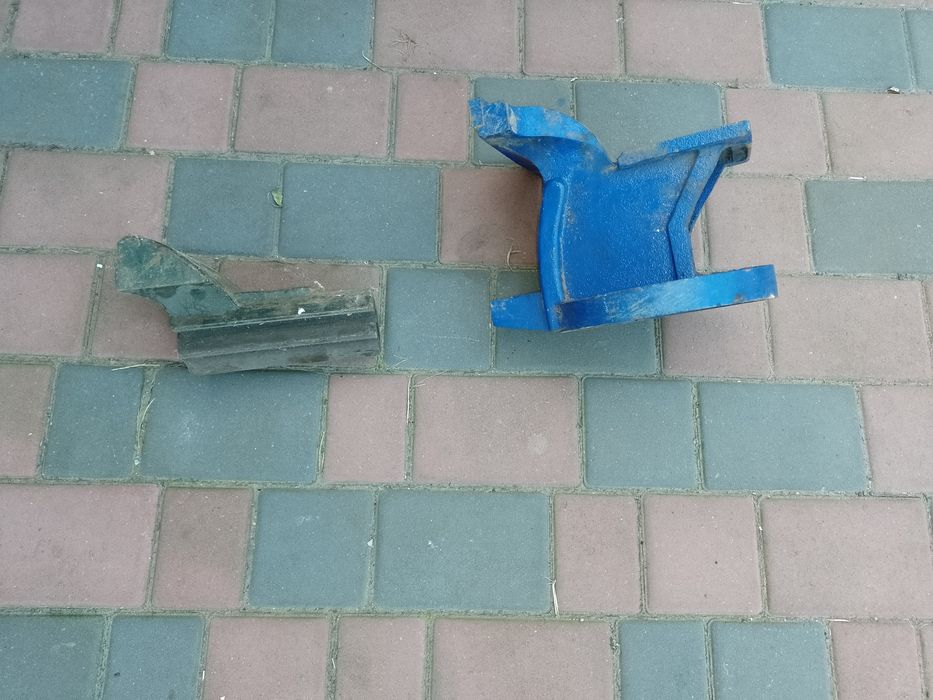 Тіски механічні гвинтові.