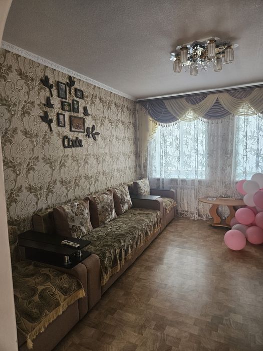 Два будинки в одному дворі