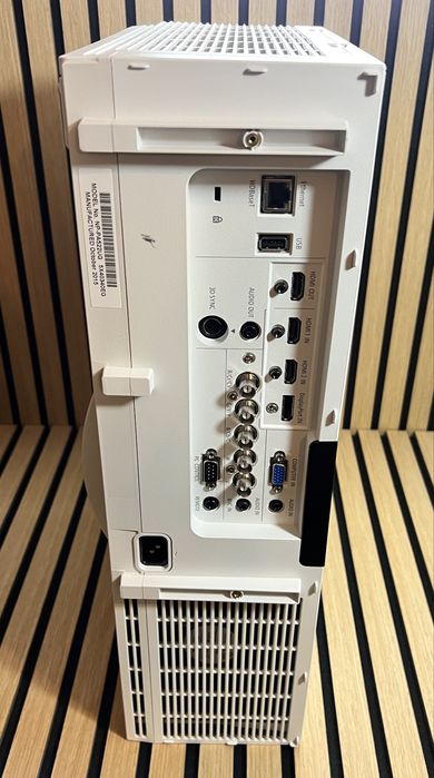 Продам Проектор NEC PA522U