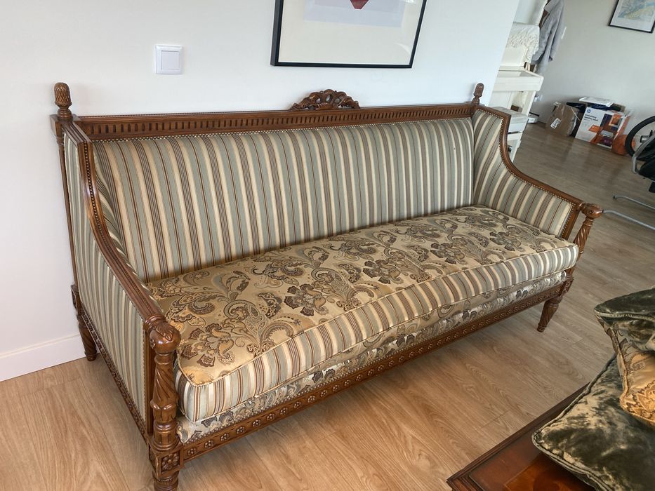 Cadeirão com mesa de centro