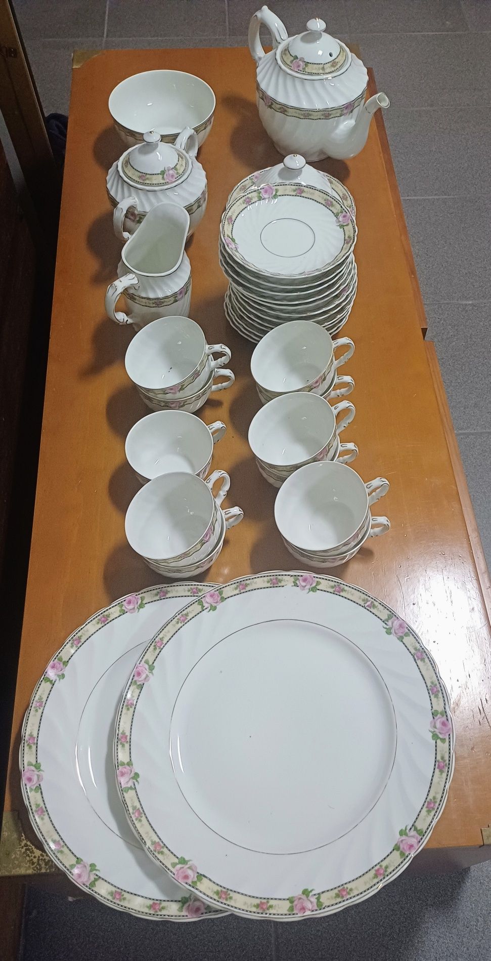 Serviço de chá de porcelana