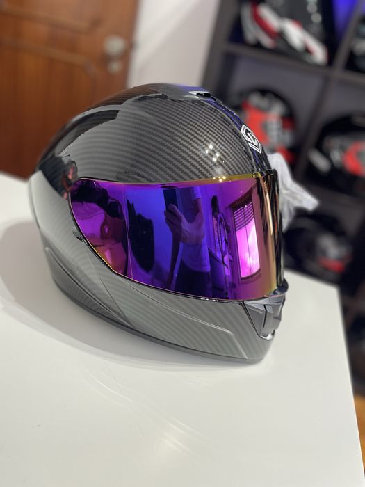 Capacete novo com estampa em carbono por apenas 85!