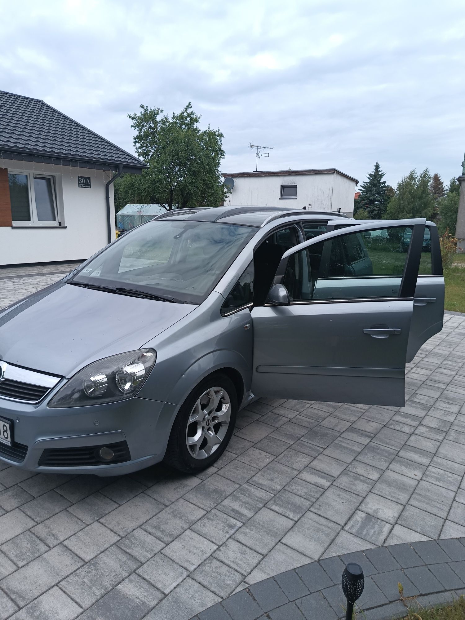 Opel Zafira 1,9 CDTI Cosmo 7 osób
