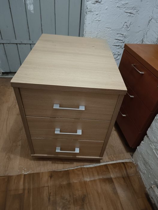 Kontenerek pod biurko, komódka.