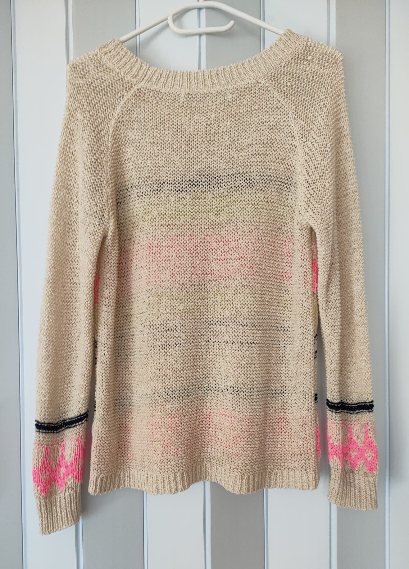 Sweterek z neonowym wzorem r.M