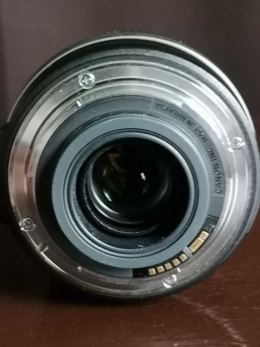 Продається обєктив Canon ef-s 18-200 mm з стабілізатором