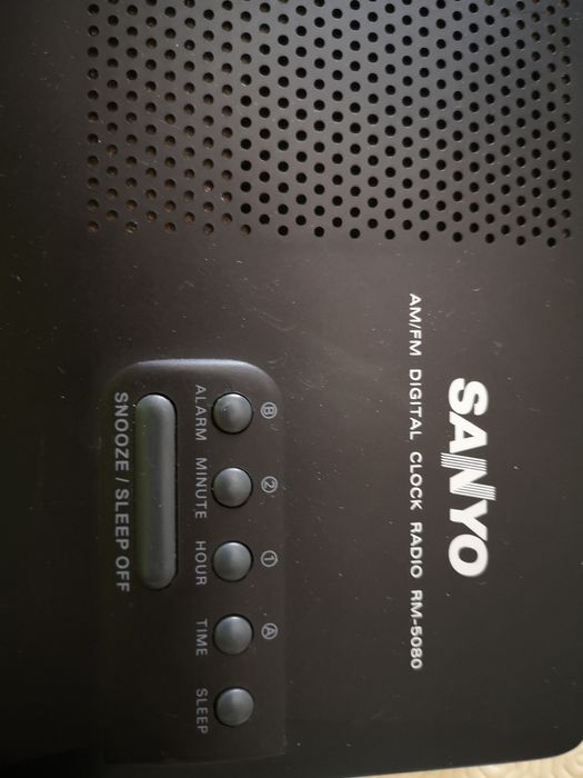 Radio despertador sanyo