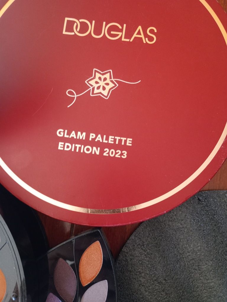 Paleta cieni Douglas glam palette