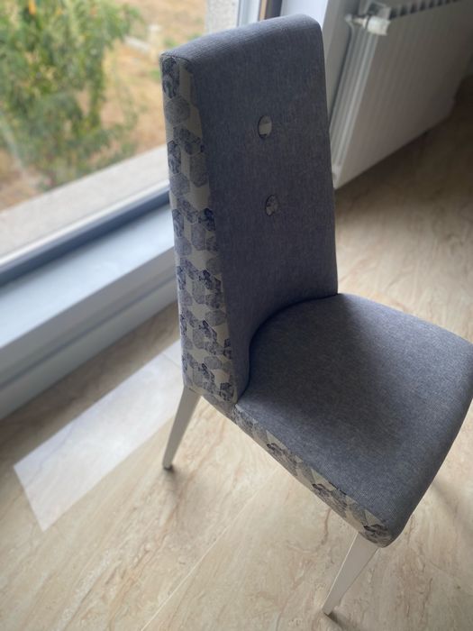 6 cadeiras cinza e branco