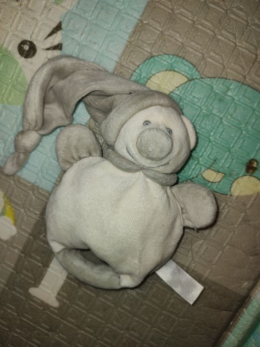 Grzechotka bałwanek miś z długim kapeluszem