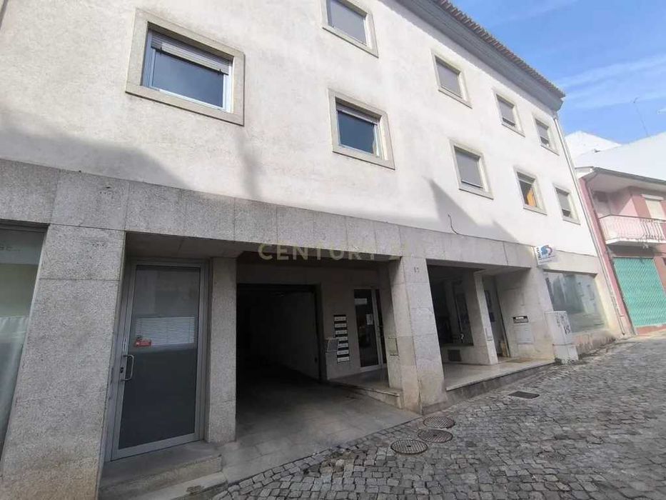 Arrenda-se T3 no centro Bragança c/ garagem