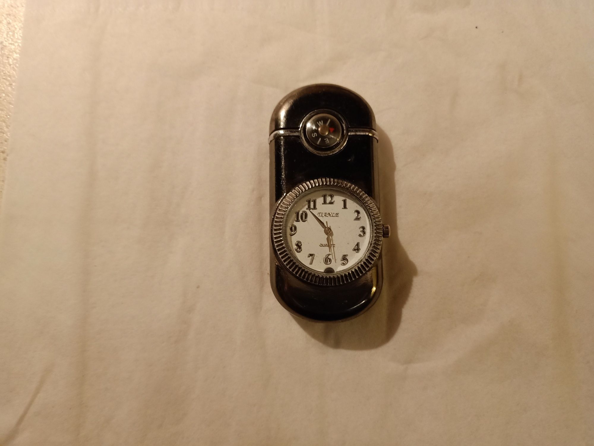 Zegarek Quartz Tianle z zapalniczką i kompasem