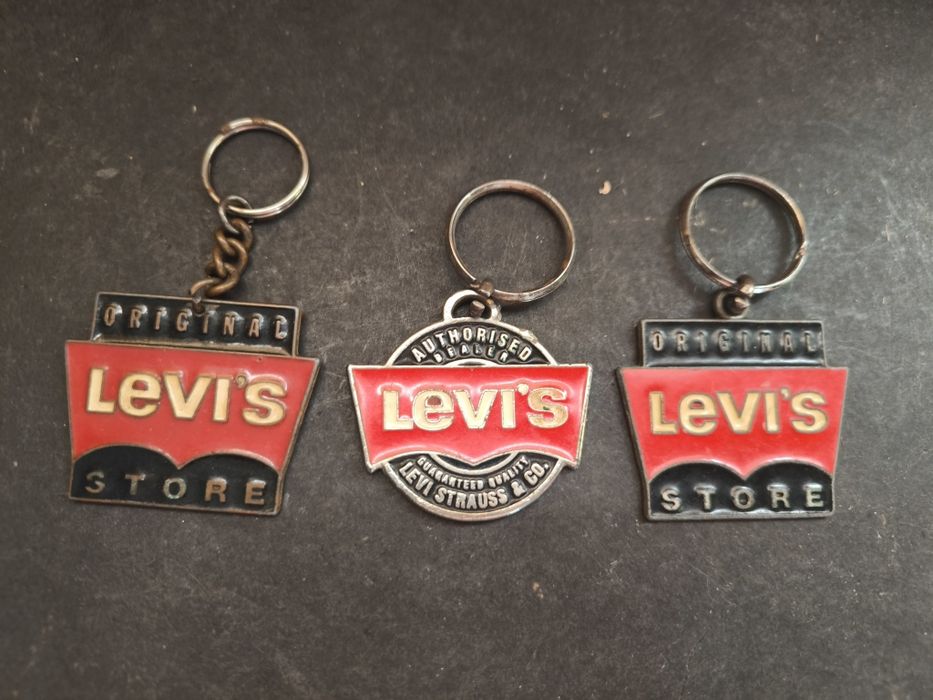 Porta-chaves Levi's Original Store.
Conjunto de três porta-chaves da L