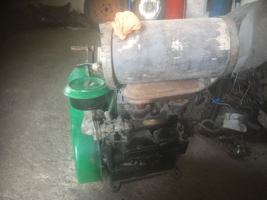 Продаю бензиновий двохціліндровий зід  в робочому стані