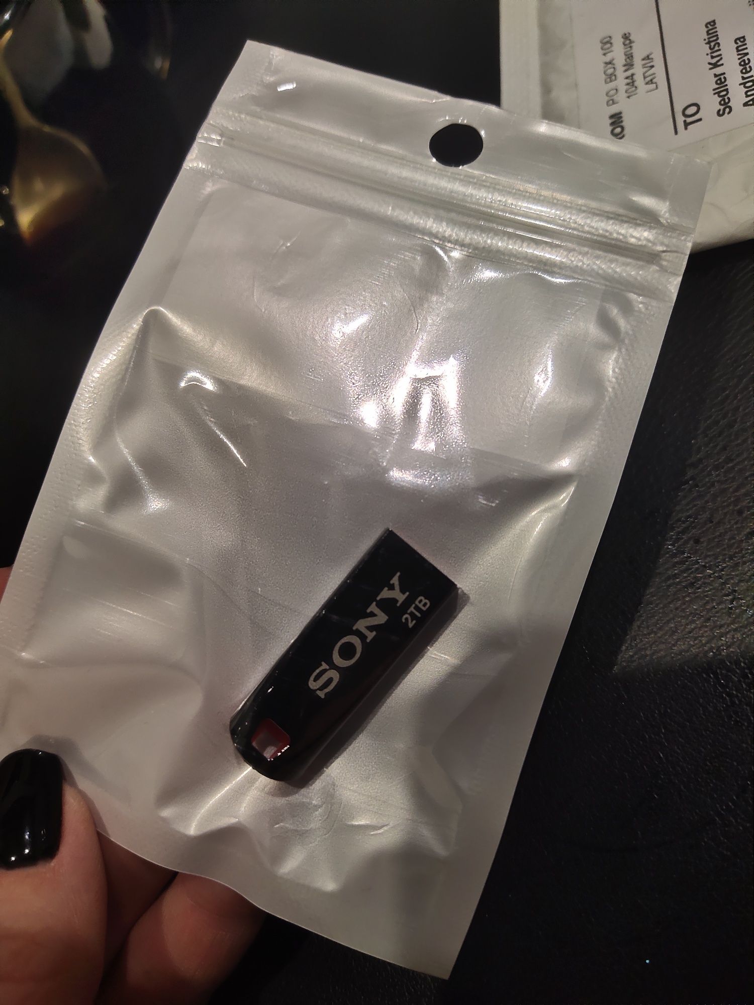Флешка Sony 2т новая