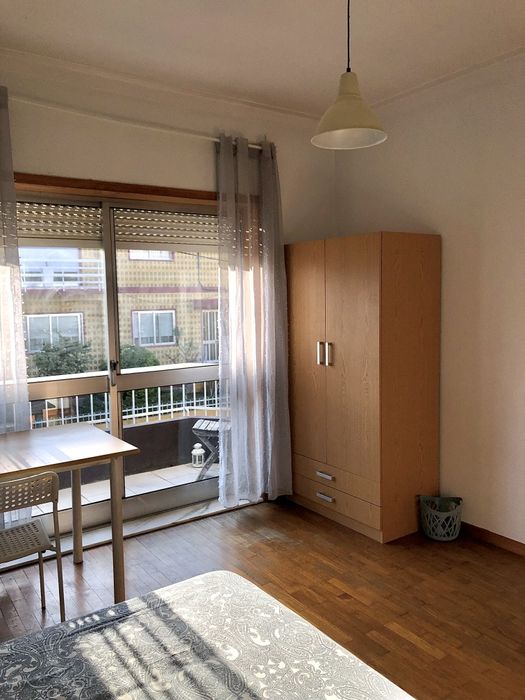 ARRENDAM-SE QUARTOS E LOFT PORTO 100m Estação de Comboios de Rio Tinto